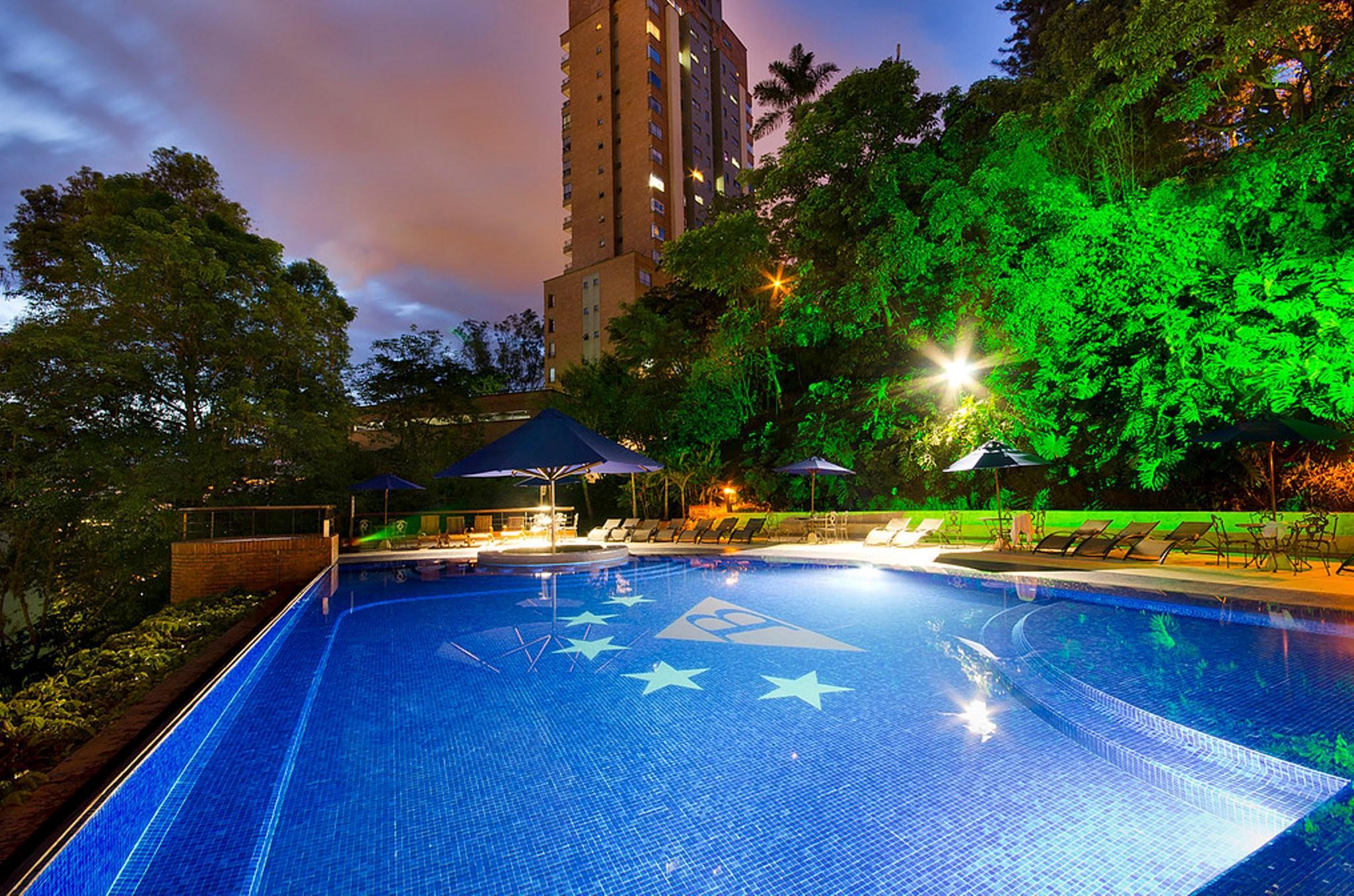 Hotel Dann Carlton Belfort Medellín Exteriér fotografie Swimming pool