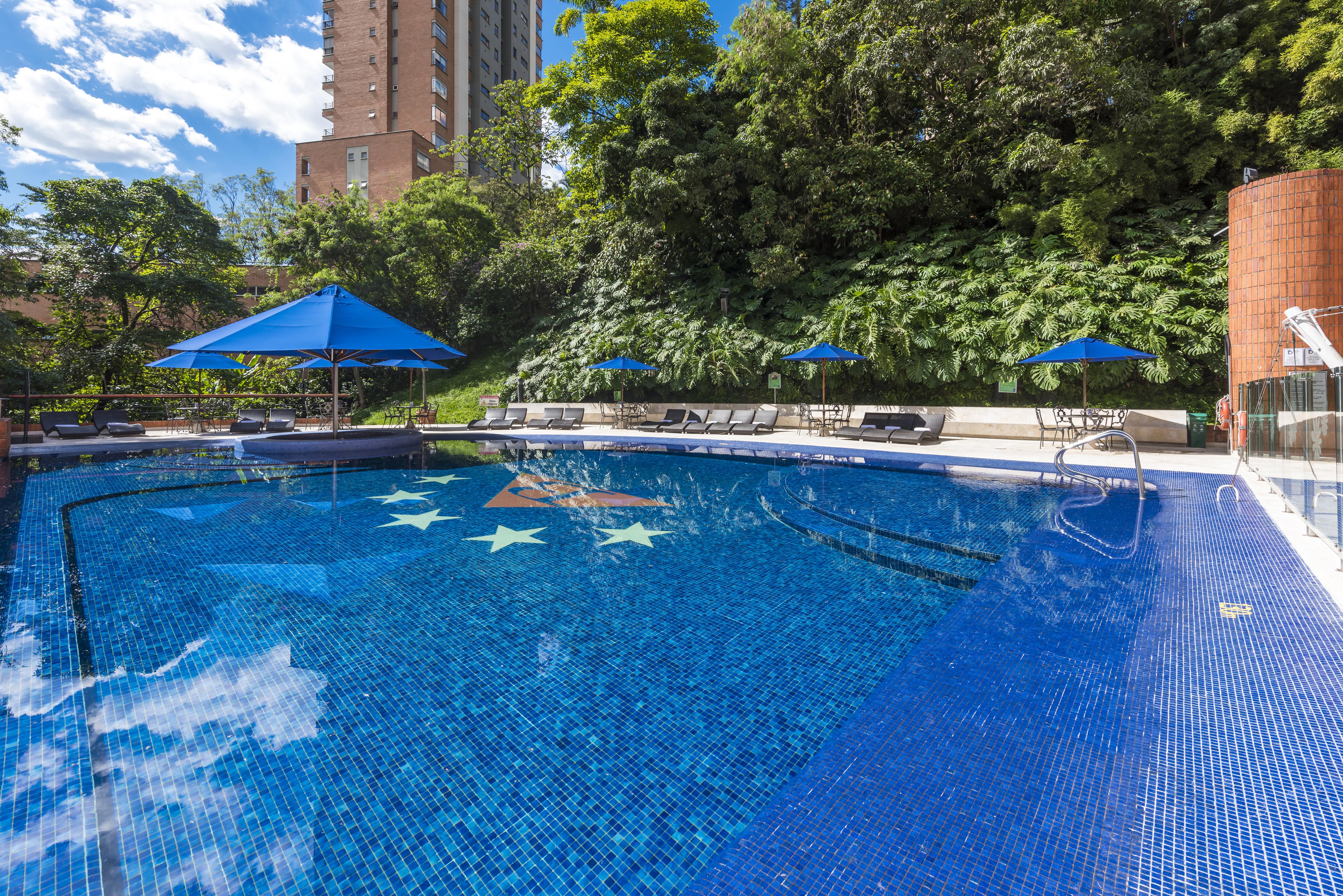 Hotel Dann Carlton Belfort Medellín Exteriér fotografie Swimming pool