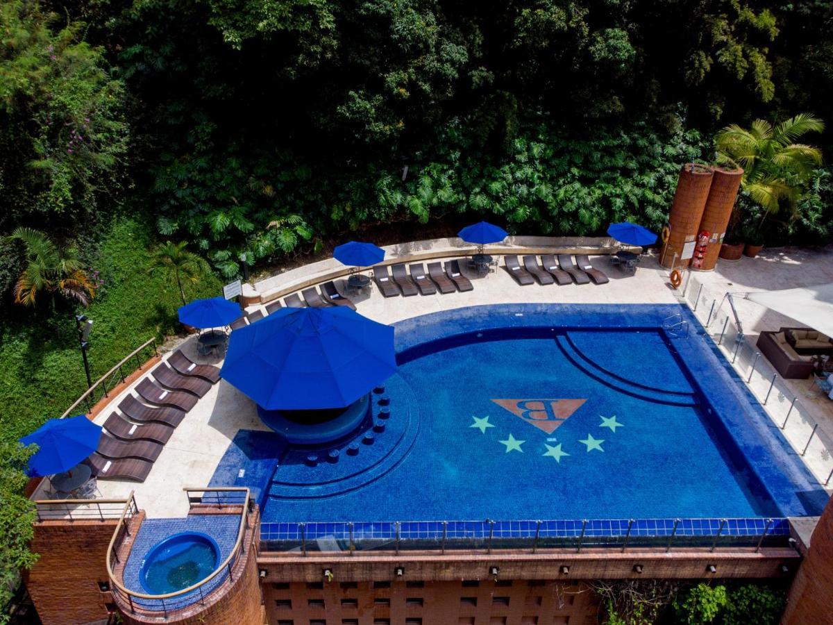 Hotel Dann Carlton Belfort Medellín Exteriér fotografie The swimming pool at the hotel