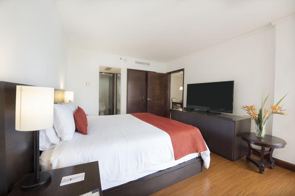 Hotel Dann Carlton Belfort Medellín Exteriér fotografie A bedroom at the hotel